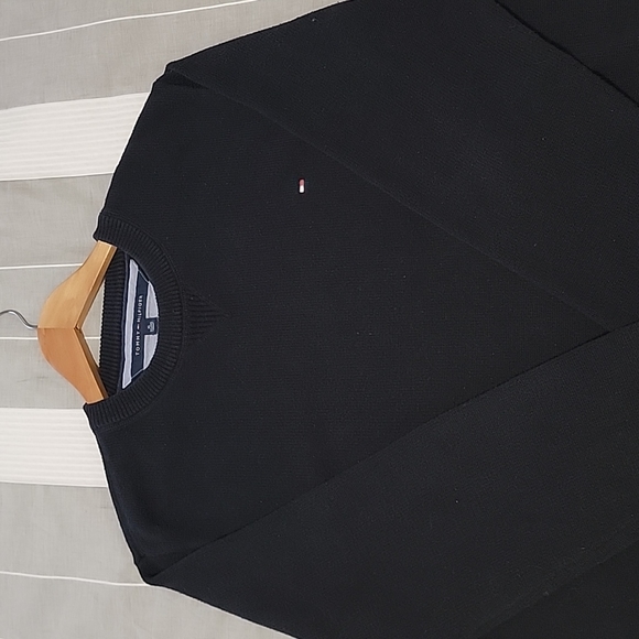 Tommy Hilfiger Men's Sweater - Picture 5 of 5